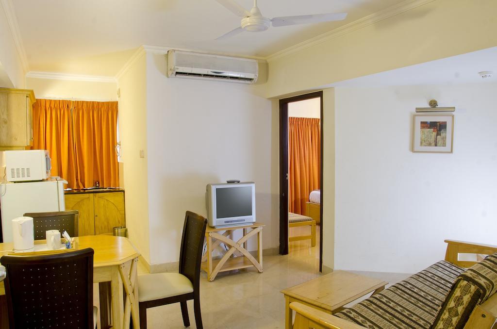 Lotus 8 Hotel Nedumbassery Phòng bức ảnh