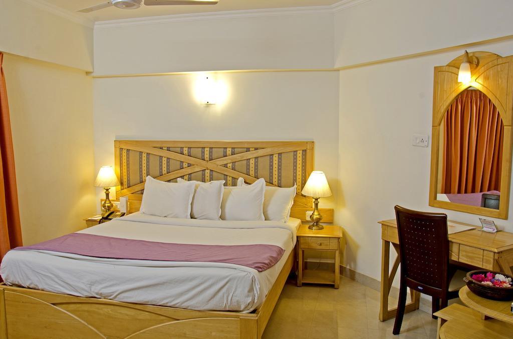 Lotus 8 Hotel Nedumbassery Phòng bức ảnh