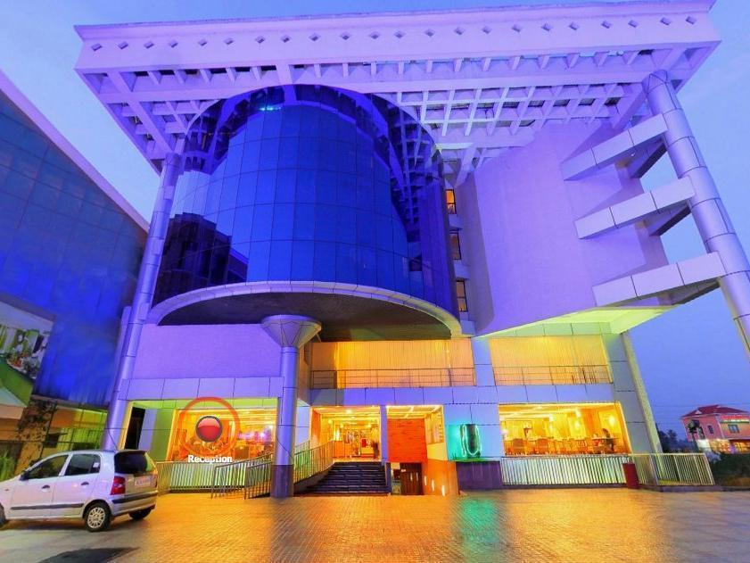 Lotus 8 Hotel Nedumbassery Ngoại thất bức ảnh