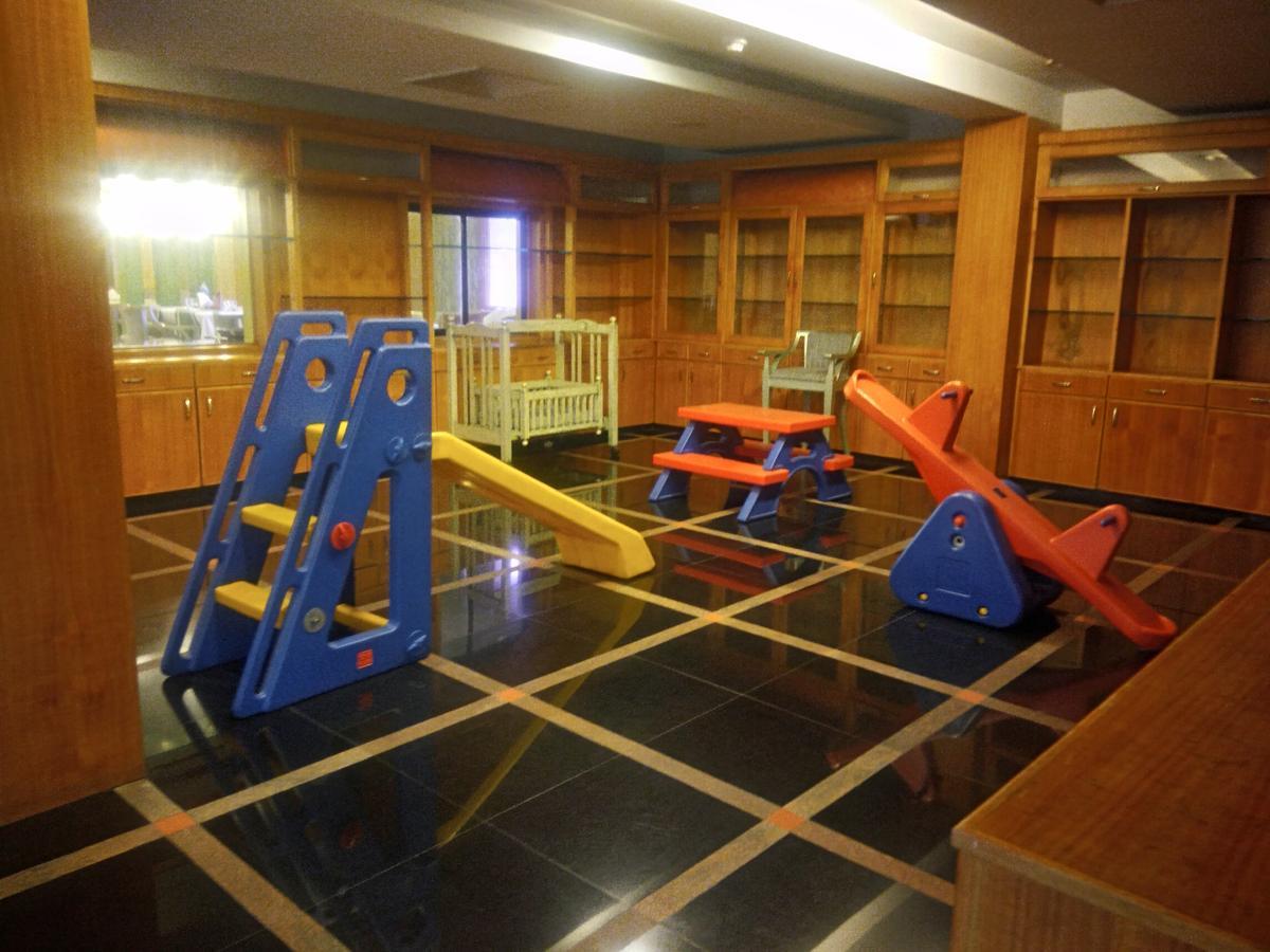 Lotus 8 Hotel Nedumbassery Ngoại thất bức ảnh
