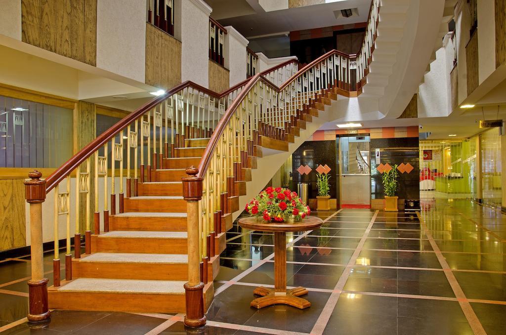 Lotus 8 Hotel Nedumbassery Ngoại thất bức ảnh