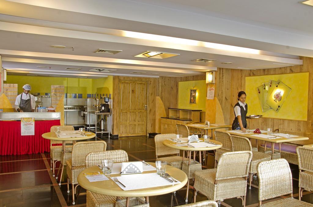 Lotus 8 Hotel Nedumbassery Ngoại thất bức ảnh