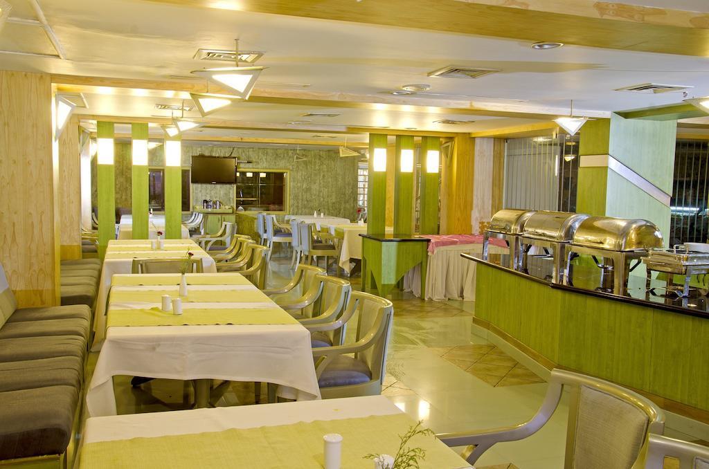 Lotus 8 Hotel Nedumbassery Ngoại thất bức ảnh